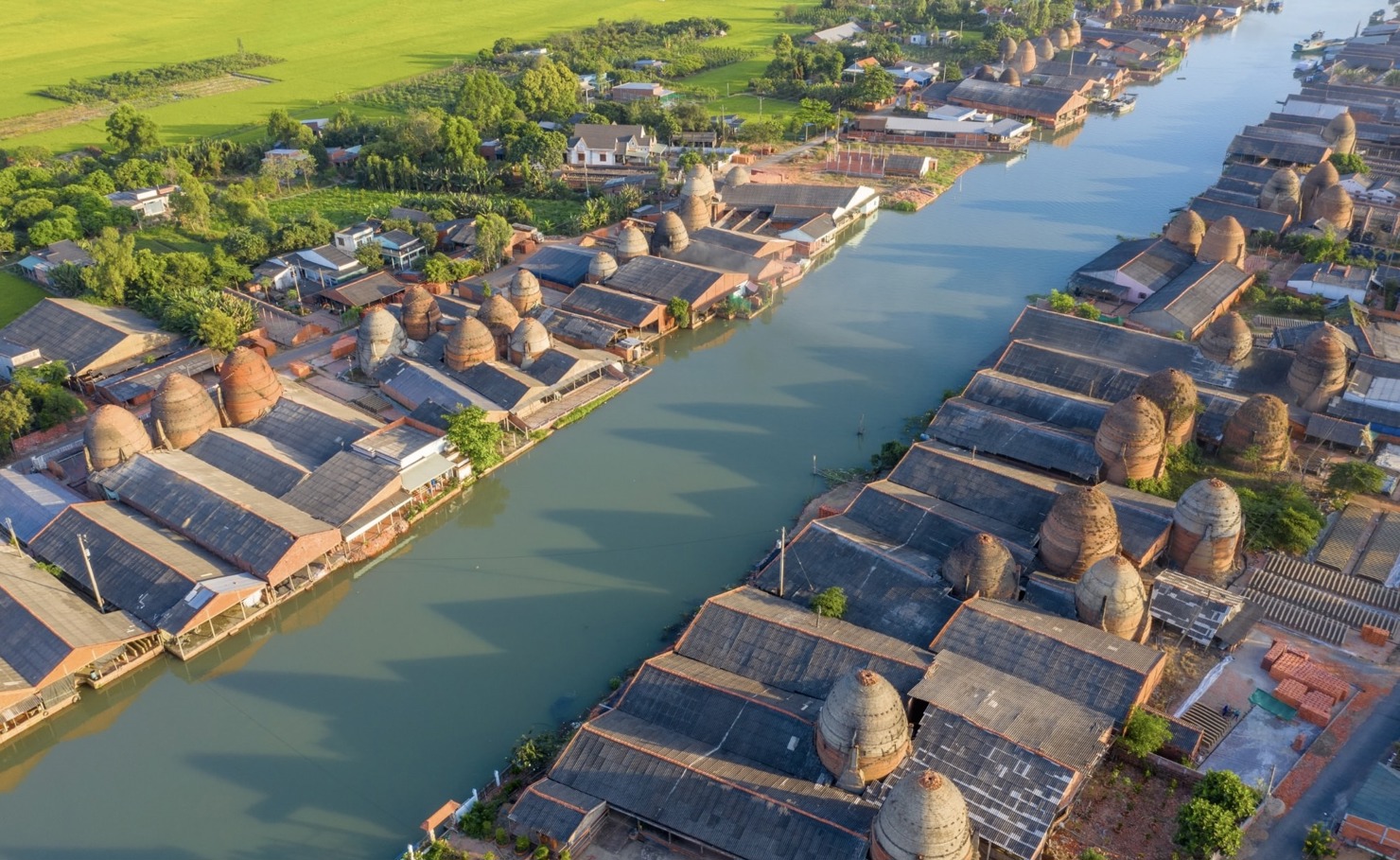 Khu l&ograve; gạch, gốm Mang Th&iacute;t (thuộc Đề &aacute;n Di sản đương đại Mang Th&iacute;t). Ảnh: Duy khoa