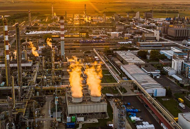 Bí ẩn vụ cháy nhà máy lọc dầu Nga quan trọng ở châu Âu