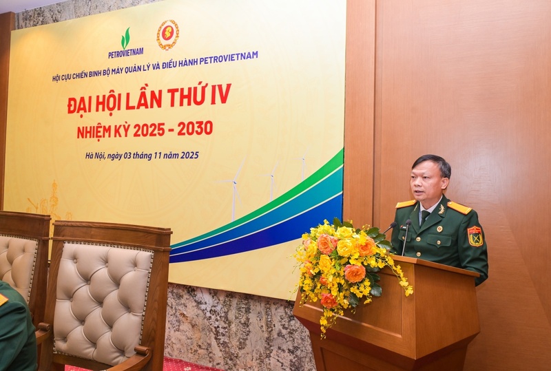 Đồng chí Lê Quang Toán, Chủ tịch Hội Cựu chiến binh Bộ máy Quản lý và Điều hành Petrovietnam trình bày báo cáo tổng kết công tác nhiệm kỳ 2022-2025 và phương hướng, nhiệm vụ nhiệm kỳ 2025-2030.