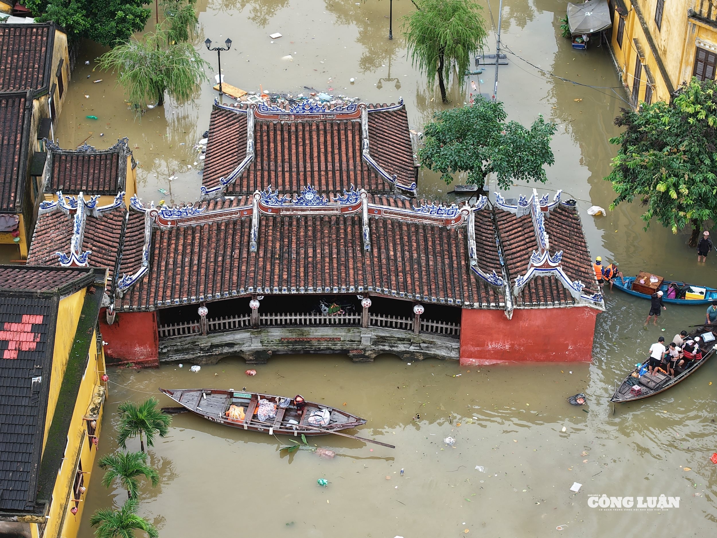 Ảnh 2.Di tích Chùa Cầu, biểu tượng của Hội An bị ngập nặng.