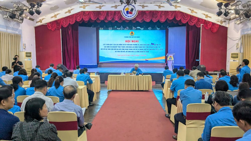 Các đại biểu thảo luận tại hội nghị góp ý Dự thảo Báo cáo chính trị trình Đại hội Công đoàn TPHCM lần thứ I. Ảnh: Anh Tú