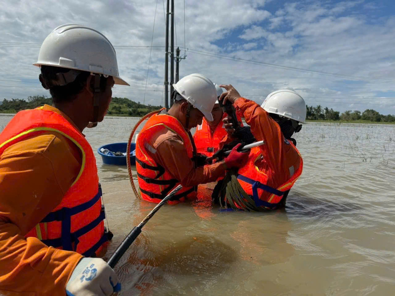 Khẩn trương khôi phục cấp điện nhưng phải đảm bảo an toàn lao động, an toàn điện
