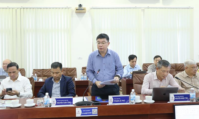 Tổng giám đốc EVNNPT Phạm Lê Phú báo cáo tình hình triển khai các dự án lưới điện