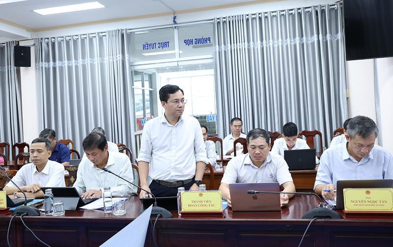 Đại diện EVNNPT báo cáo tiến độ triển khai các dự án điện