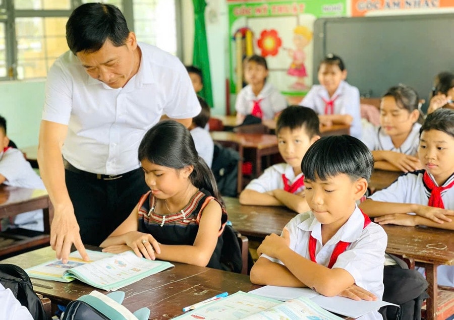 Giáo viên và học sinh trên địa bàn tỉnh Gia Lai.