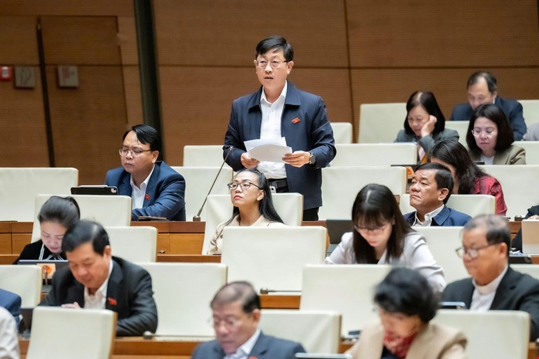 Đại biểu Quốc hội Nguyễn Hữu Thông phát biểu. Ảnh: Quochoi.vn