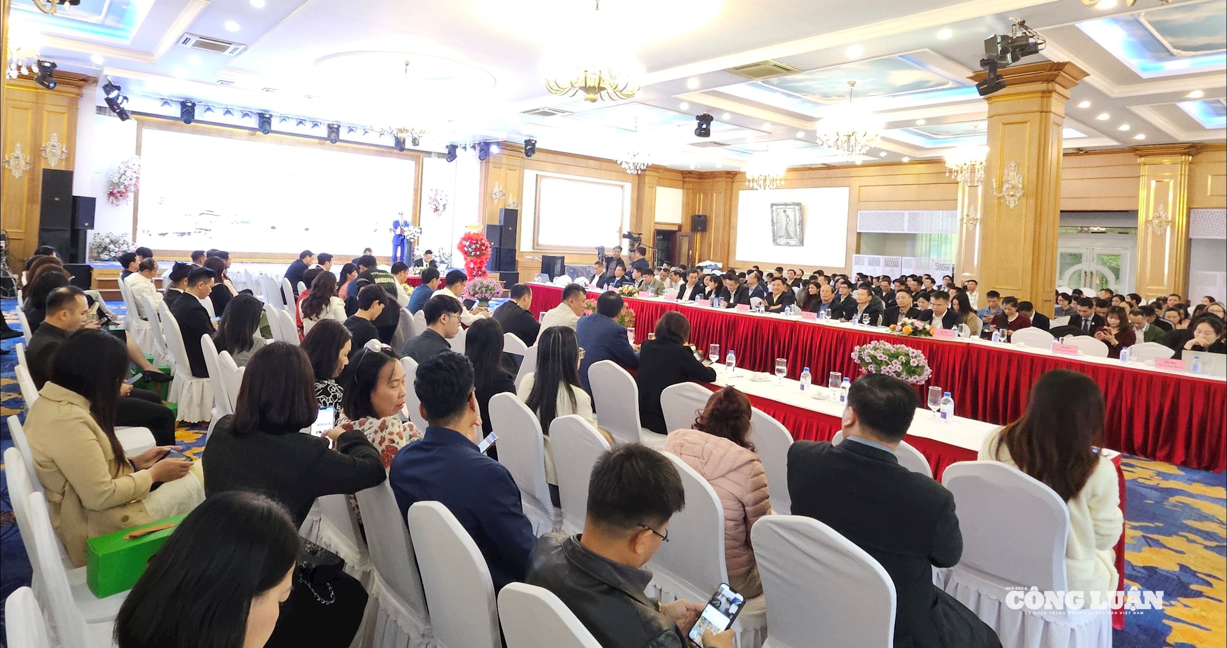 Quang cảnh hội nghị.