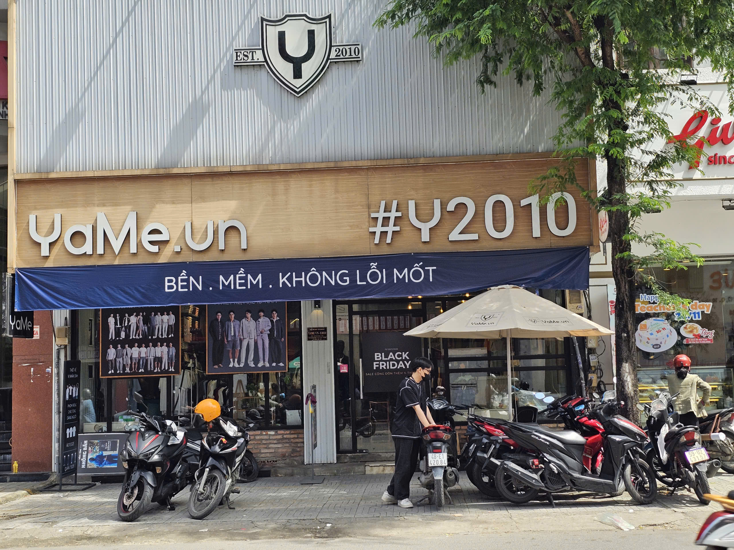 Khám phá Black Friday 2025: Giảm giá sốc từ 50 - 70 % tại TP HCM - Ảnh 18.