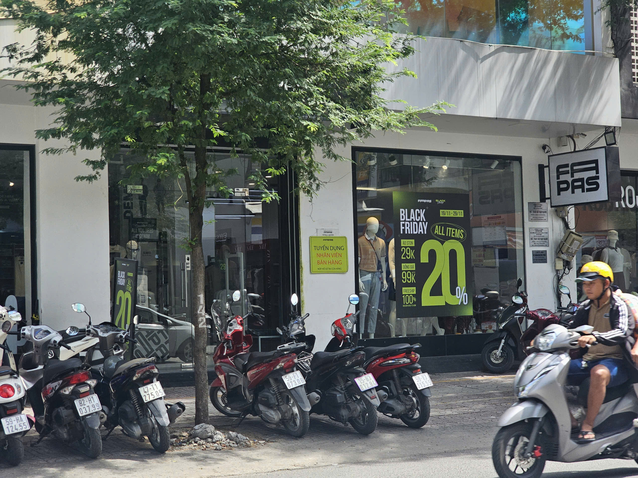 Khám phá Black Friday 2025: Giảm giá sốc từ 50 - 70 % tại TP HCM - Ảnh 17.