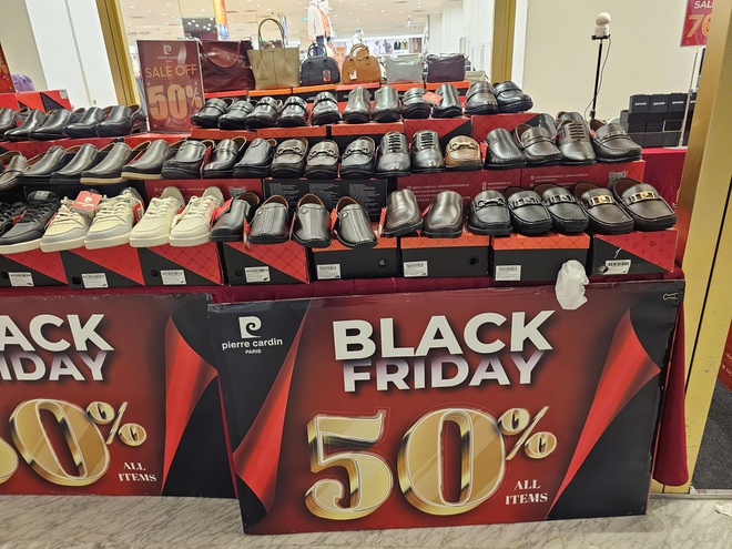 Khám phá Black Friday 2025: Giảm giá sốc từ 50 - 70 % tại TP HCM - Ảnh 3.