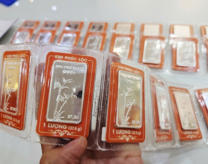 Giá bạc hôm nay 21-11: Đồng loạt giảm, nhà đầu tư bắt đầu thờ ơ? - Ảnh 1.