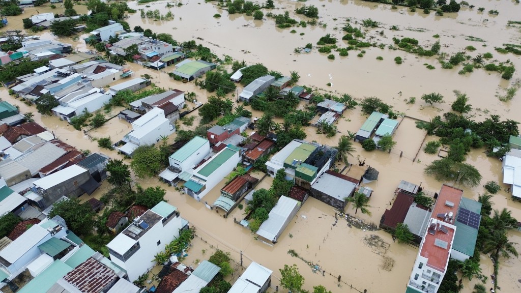 Mưa lũ chia cắt nhiều khu vực tại tỉnh Khánh Hòa