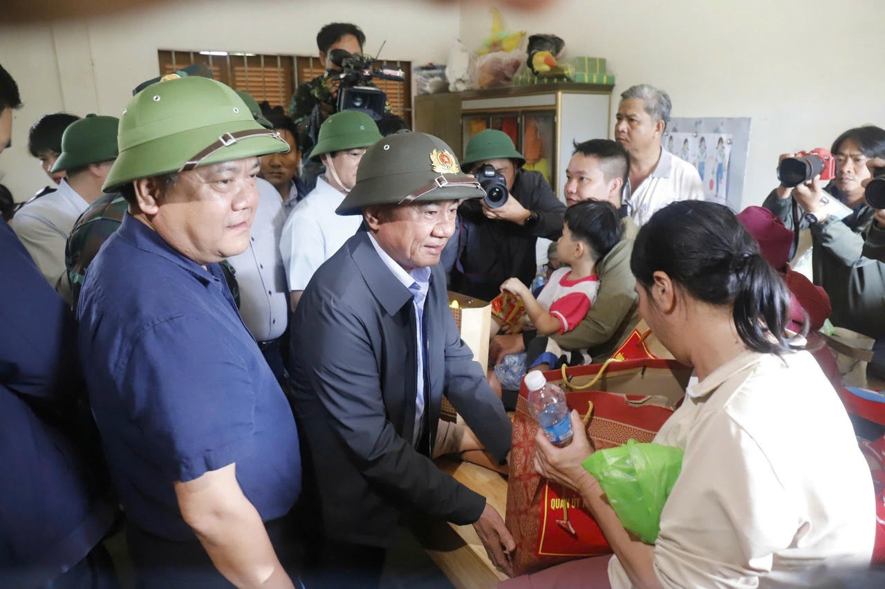 Petrovietnam chung tay cùng đất nước, hỗ trợ tỉnh Khánh Hòa khắc phục hậu quả mưa lũ Petrovietnam chung tay cùng đất nước, hỗ trợ tỉnh Khánh Hòa khắc phục hậu quả mưa lũ