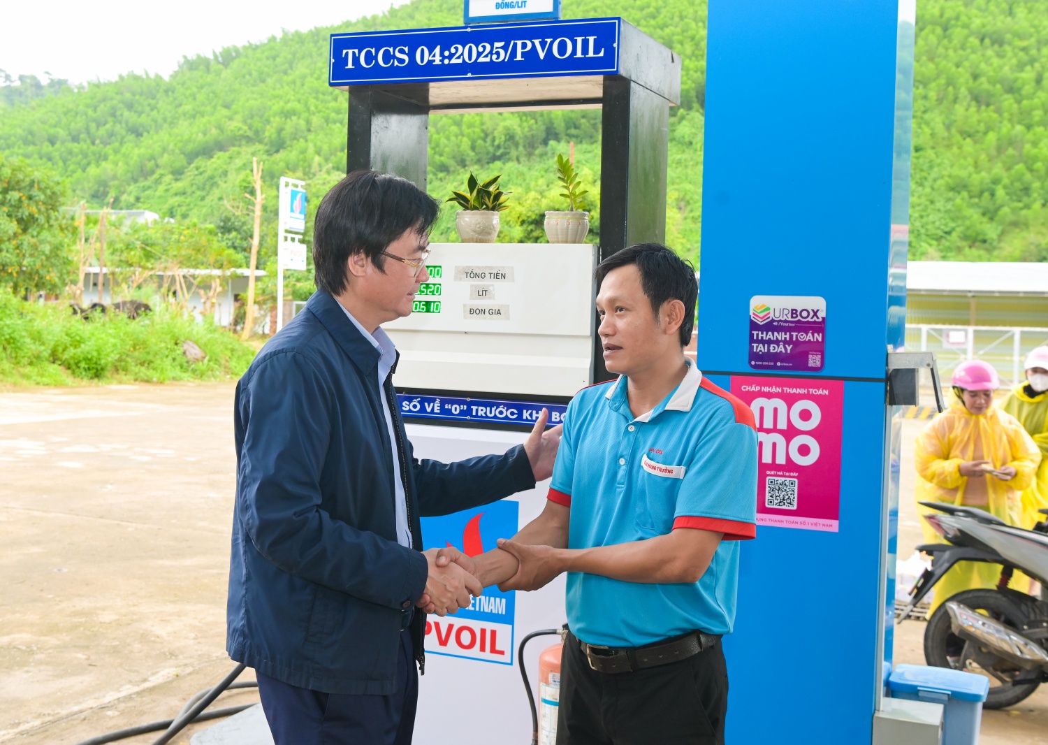 Petrovietnam chung tay cùng đất nước, hỗ trợ tỉnh Khánh Hòa khắc phục hậu quả mưa lũ Petrovietnam chung tay cùng đất nước, hỗ trợ tỉnh Khánh Hòa khắc phục hậu quả mưa lũ