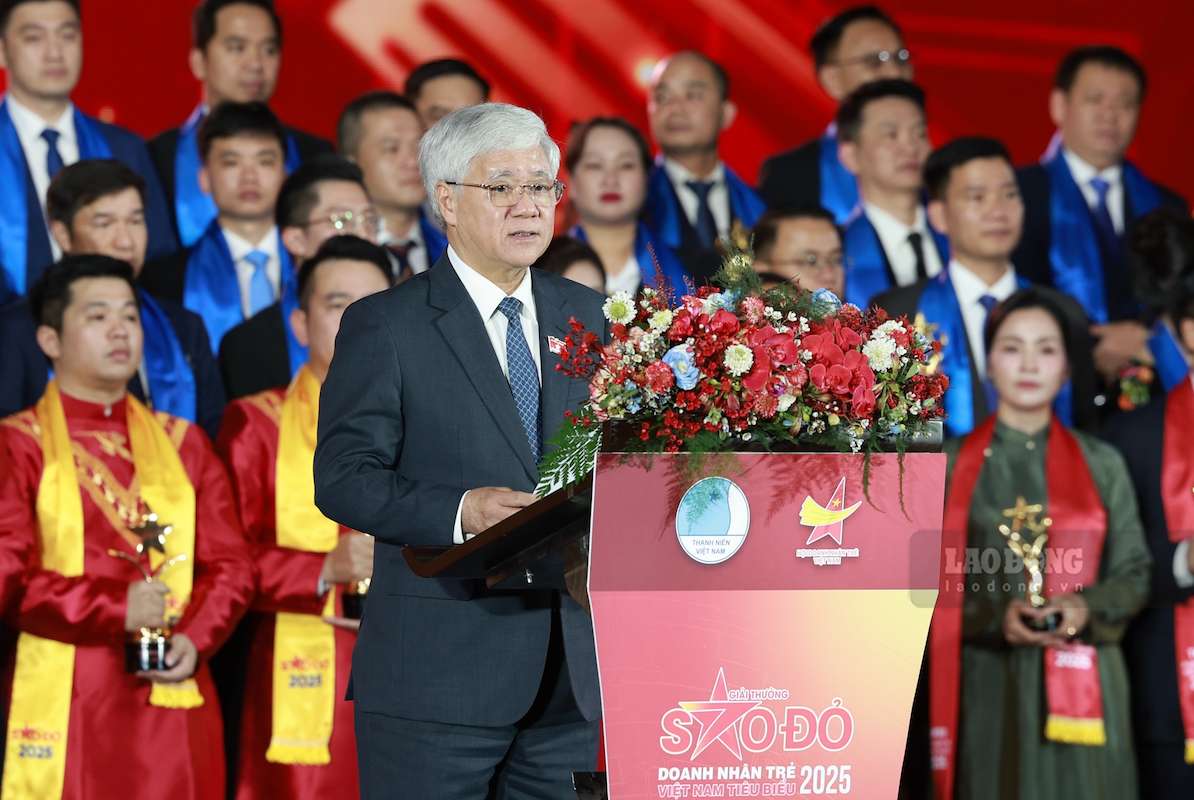Ông Đỗ Văn Chiến, Ủy viên Bộ Chính trị, Phó Chủ tịch Quốc hội phát biểu tại Lễ trao Giải thưởng Sao Đỏ 2025. Ảnh: Hải Nguyễn