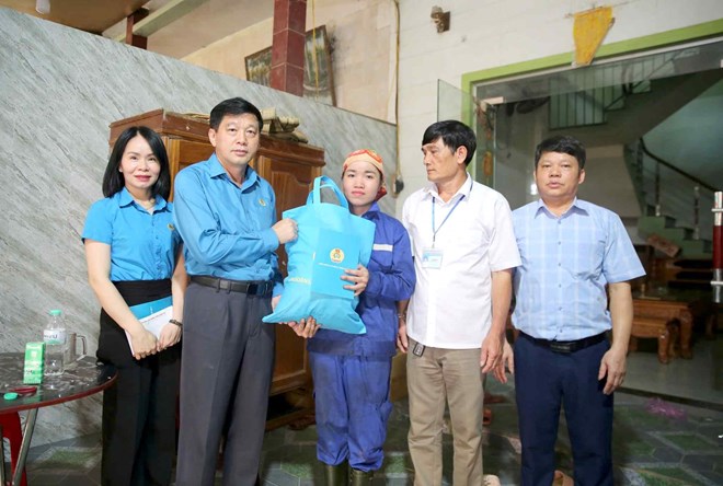 Công đoàn Nghệ An chia sẻ, động viên, hỗ trợ đoàn viên bị thiệt hại do thiên tai