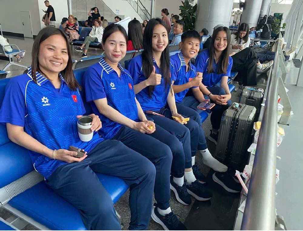 Tuyển nữ Việt Nam giữ tinh thần thoải mái trước ngày bước vào chiến dịch bảo vệ huy chương vàng SEA Games. Ảnh: VFF