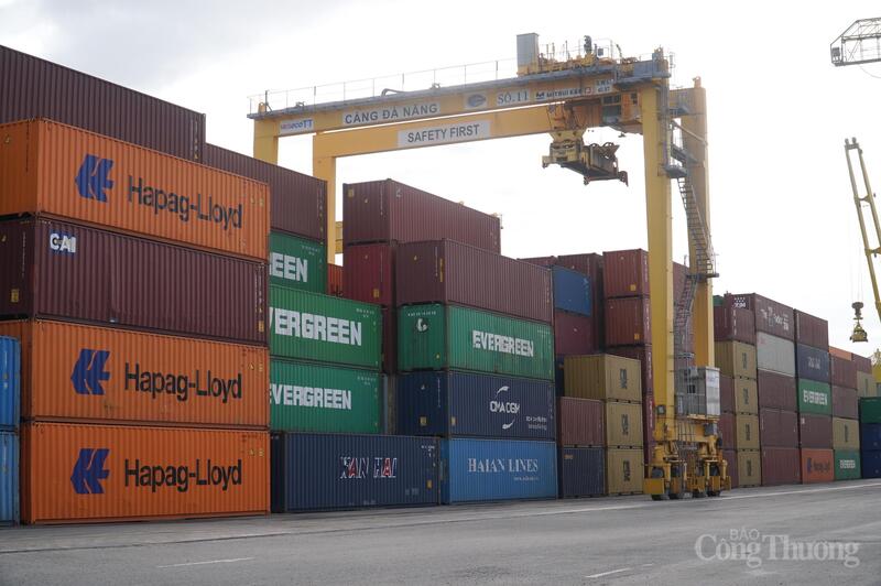 Năm 2025, tổng sản lượng hàng hóa qua cảng Tiên Sa đạt khoảng 17 triệu tấn. Trong đó, hàng container là 850.000 TEU.