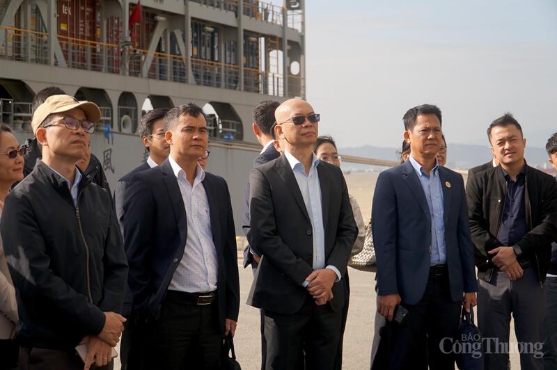 Tham gia đoàn khảo sát có ông Trần Thanh Hải, Phó Cục trưởng Cục Xuất nhập khẩu (Bộ Công Thương) cùng đại diện Sở, ngành, các doanh nghiệp, nhà đầu tư trong lĩnh vực logistics cả nước.