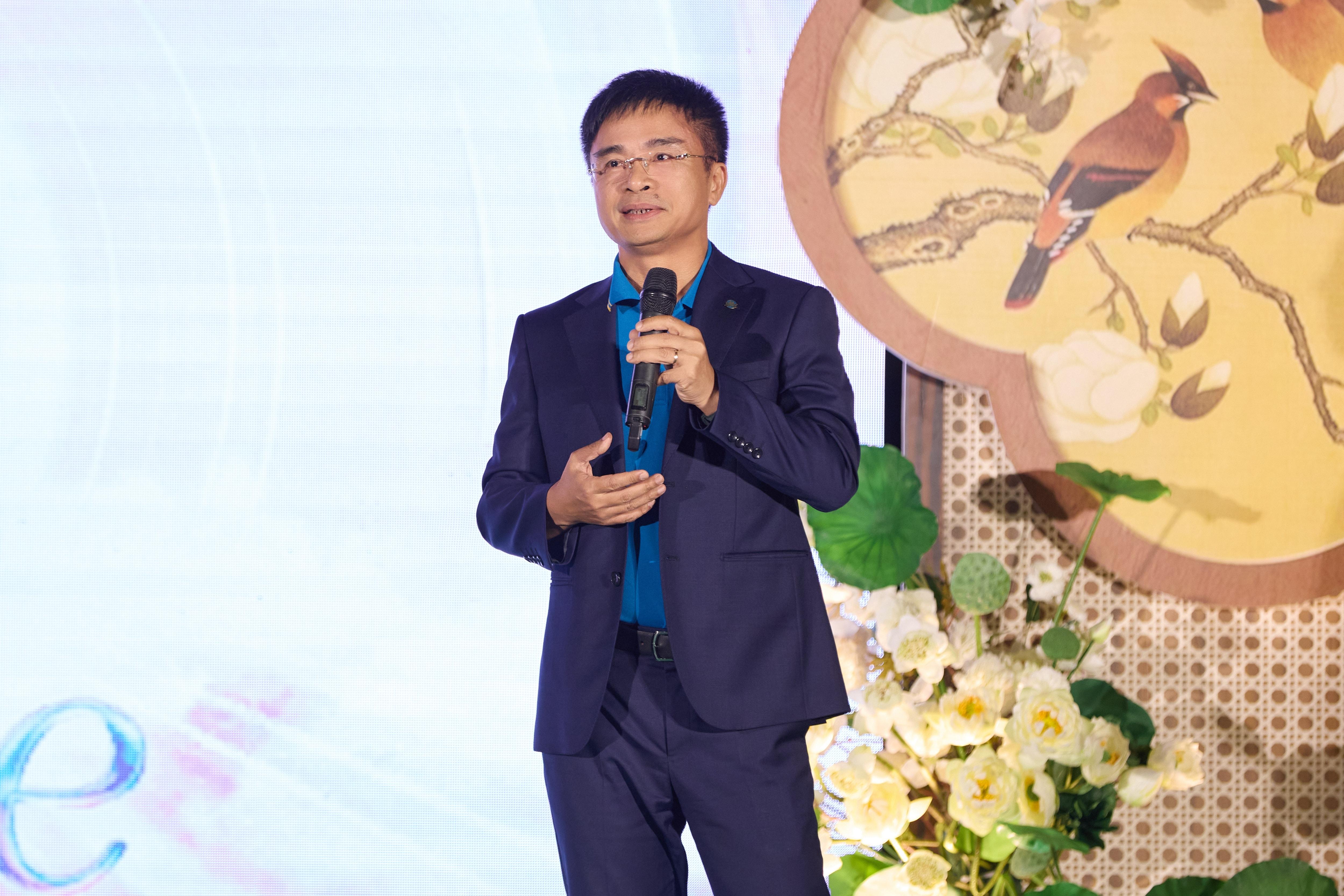 2. Ông Nguyễn Chiến Thắng - Phó tổng giám đốc Vietnam Airlines phát biểu tại sự kiện