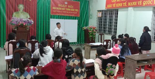 Ea Riêng truyền dạy kỹ năng nghề nghiệp, thay đổi tư duy kinh tế cho bà con