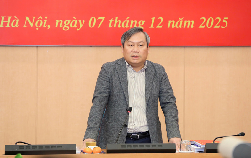 Ông Vũ Đại Thắng, Chủ tịch UBND TP. Hà Nội, Trưởng Đoàn giám sát số 01 của Thành ủy Hà Nội kết luận tại buổi làm việc với phường Ba Đình, vào sáng 7/12. Ảnh: Linh Phạm