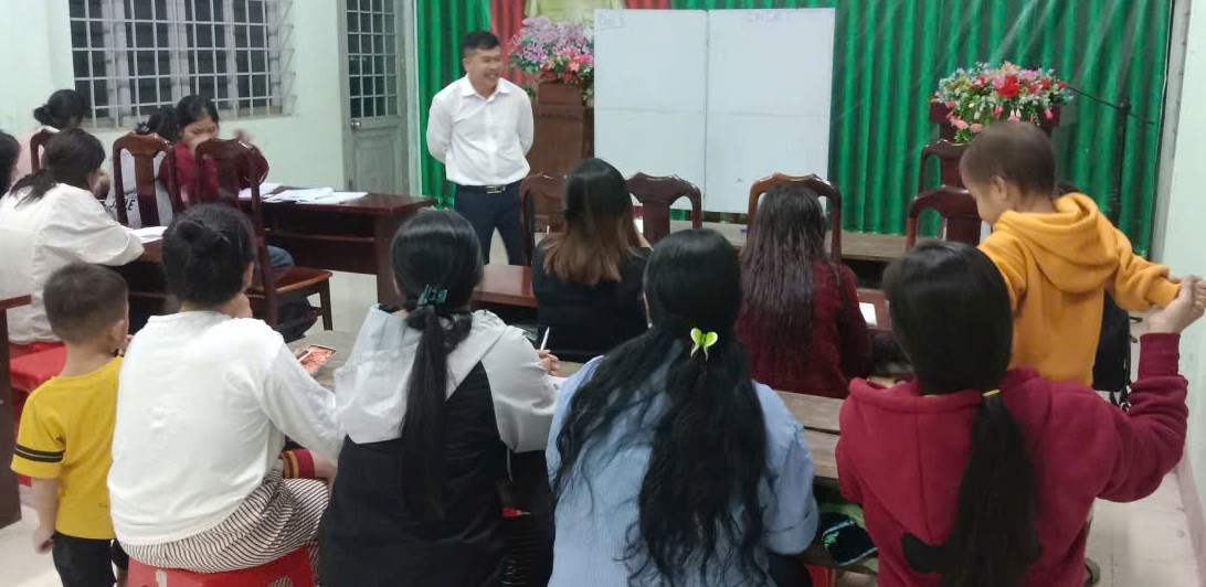 Đội ngũ giảng viên dạy nghề đã và đang nỗ lực thay đổi cuộc sống cho đồng bào dân tộc thiểu số vùng sâu. Ảnh: Duy Tuấn