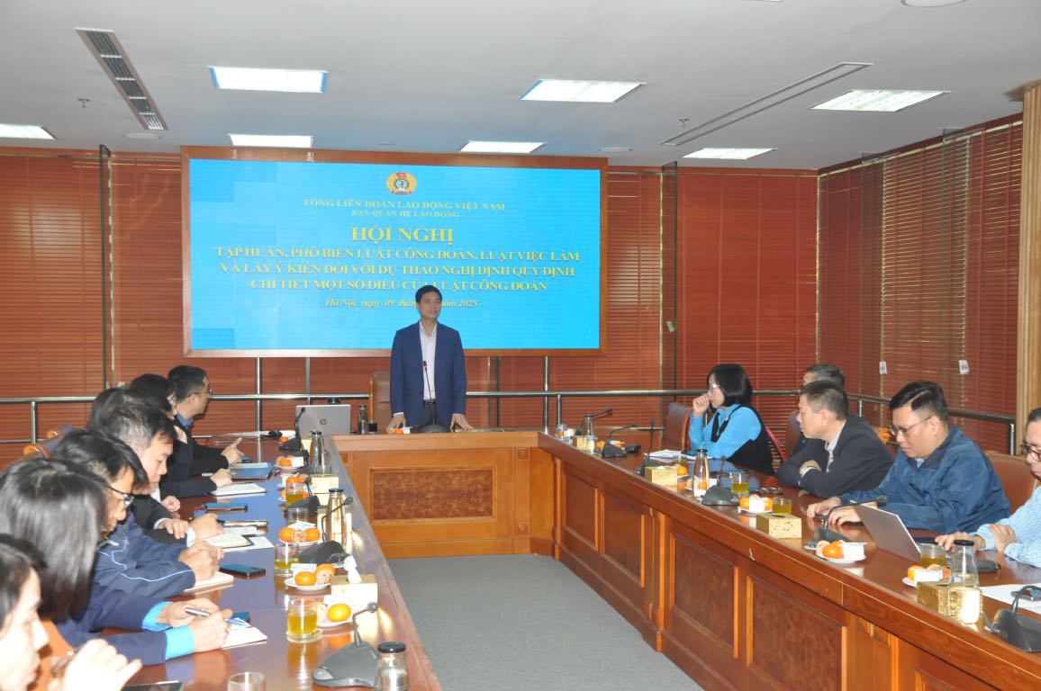 Ông Ngọ Duy Hiểu - Phó Chủ tịch Tổng Liên đoàn Lao động Việt Nam phát biểu tại hội nghị. Ảnh: Bảo Hân