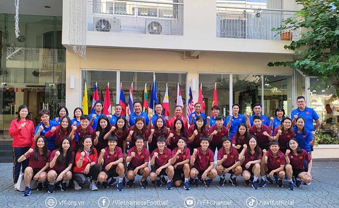 Đội tuyển bóng đá nữ Việt Nam được động viên trước trận gặp Myanmar