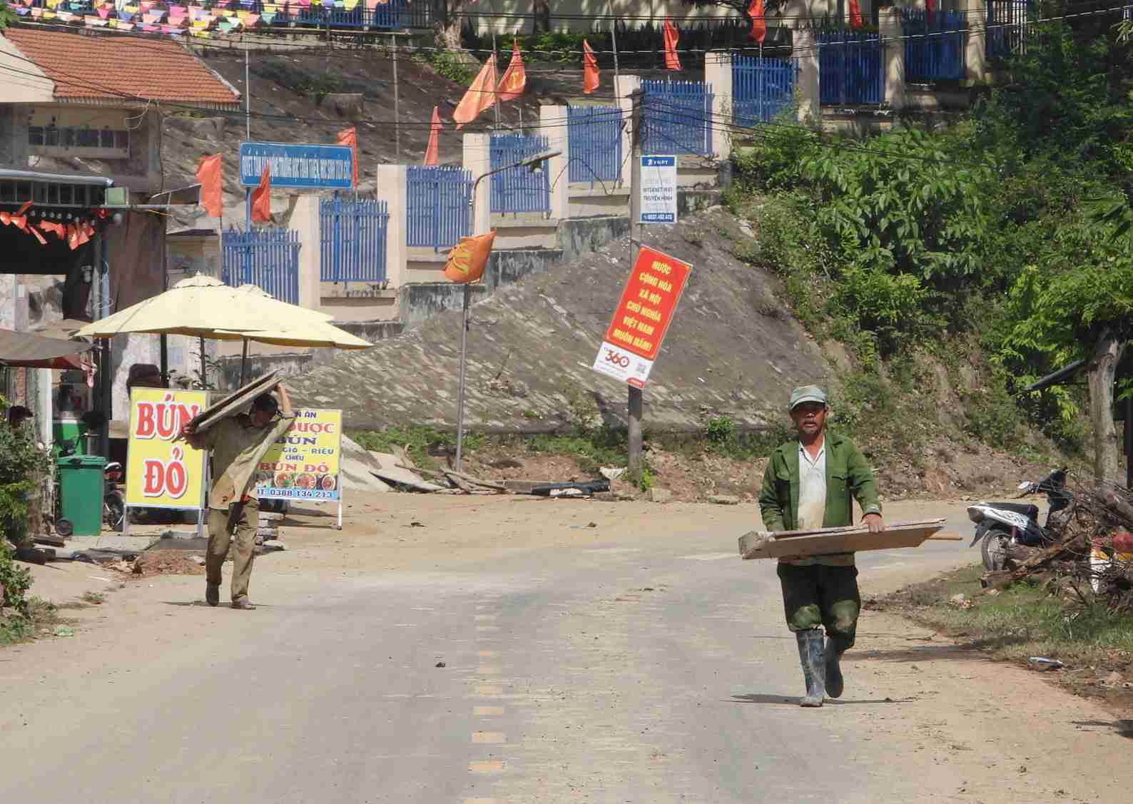 Người dân trong vùng đồng bào dân tộc thiểu số ở Đắk Liêng đã biết thay đổi phương thức sản xuất, kinh doanh, áp dụng tiến bộ khoa học kỹ thuật vào nông nghiệp. Ảnh: Thanh Thúy
