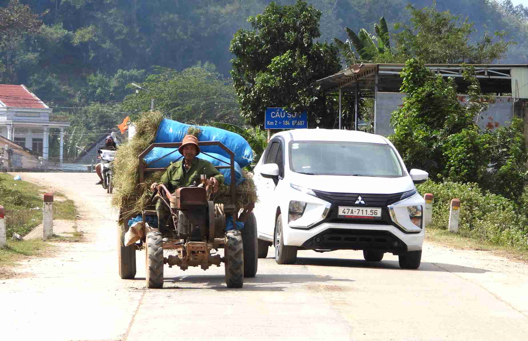 Người dân trong vùng đồng bào dân tộc thiểu số ở Đắk Liêng có cuộc sống ngày càng ấm no, hạnh phúc hơn trước đây. Ảnh: Thanh Thúy