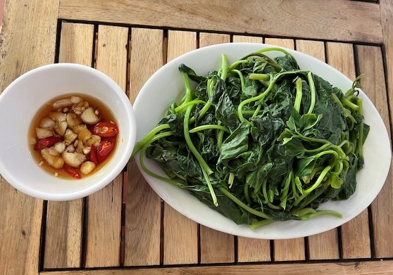 Loại rau rẻ tiền người lao động làm ca kíp nên ăn để có giấc ngủ tốt