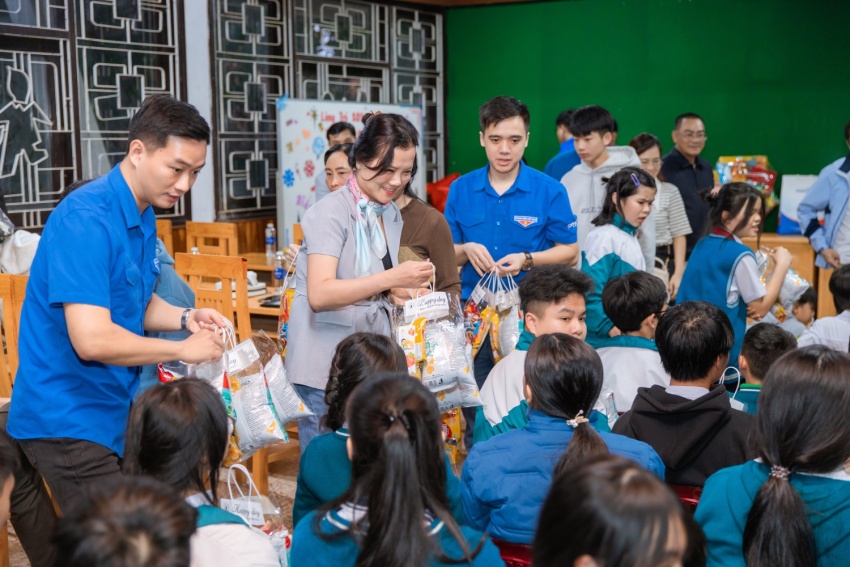 PTSC Marine và hành trình “Trao gửi yêu thương – Ươm mầm tri thức” PTSC Marine và hành trình “Trao gửi yêu thương - Ươm mầm tri thức”