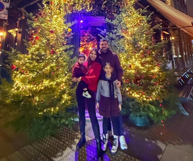 Hà Anh và chồng Tây đưa 2 con về quê nội tận hưởng không khí Giáng sinh, năm mới.