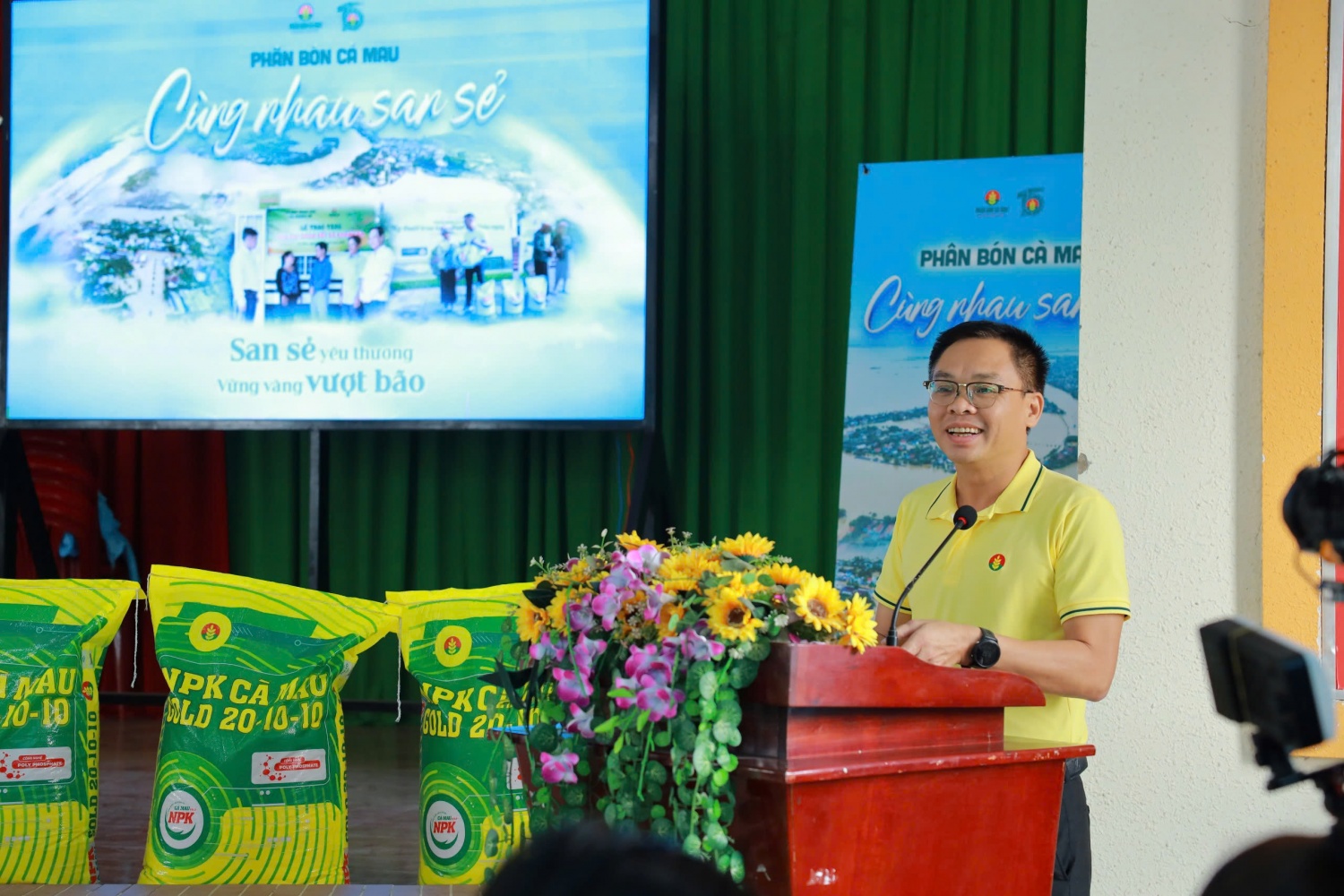 PVCFC trao gần 20 tấn phân bón hỗ trợ nông dân Đồng Tháp PVCFC trao gần 20 tấn phân bón hỗ trợ nông dân Đồng Tháp