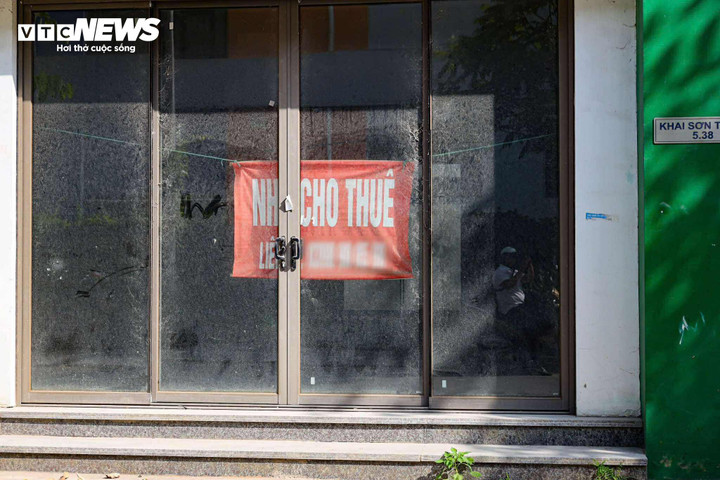 Nhà mặt phố Hà Nội ế khách thuê giữa mùa kinh doanh sôi động cuối năm - Ảnh 2. Nhà mặt phố Hà Nội ế khách thuê giữa mùa kinh doanh sôi động cuối năm - Ảnh 2.