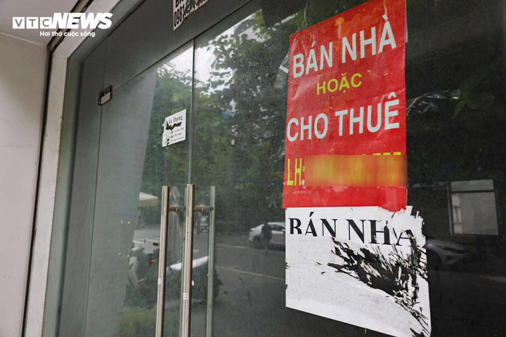 Nhà mặt phố Hà Nội ế khách thuê giữa mùa kinh doanh sôi động cuối năm - Ảnh 1. Nhà mặt phố Hà Nội ế khách thuê giữa mùa kinh doanh sôi động cuối năm - Ảnh 1.