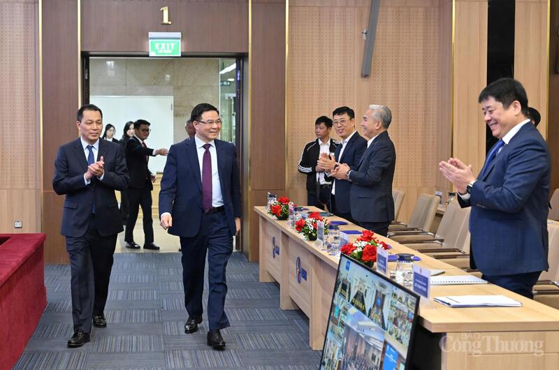 Quyền Bộ trưởng Bộ Công Thương Lê Mạnh Hùng dự Hội nghị Tổng kết EVN, sáng ngày 29/12. Ảnh Cấn Dũng