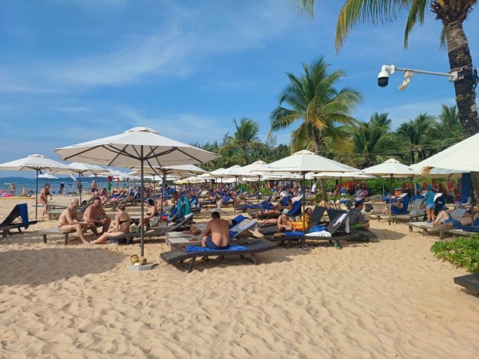 Khách quốc tế đông đúc tại Bãi Dài, Phú Quốc dịp cuối năm