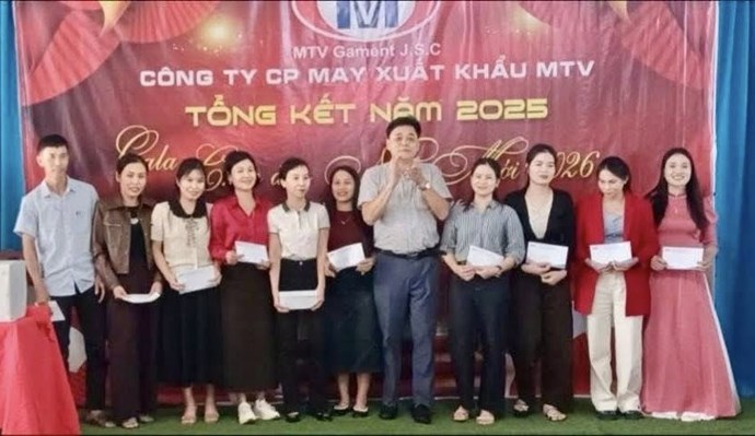 Công đoàn Công ty May Xuất khẩu MTV khen thưởng tập thể, cá nhân xuất sắc