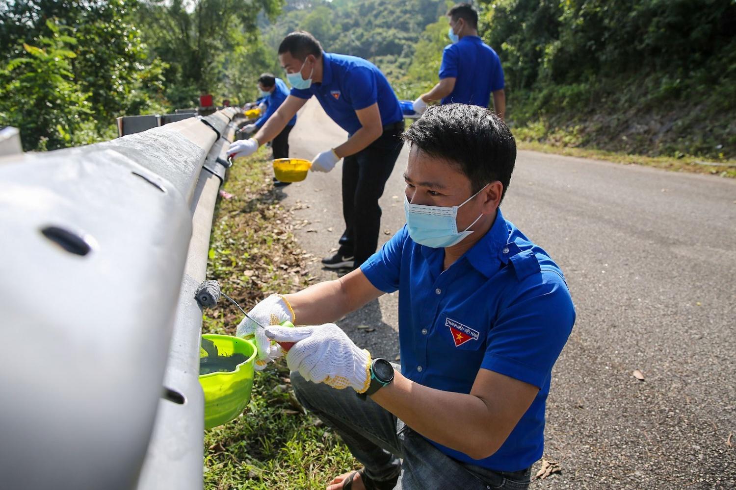 Đoàn Thanh niên BSR xung kích “xanh hóa” Nhà máy Lọc dầu Dung Quất