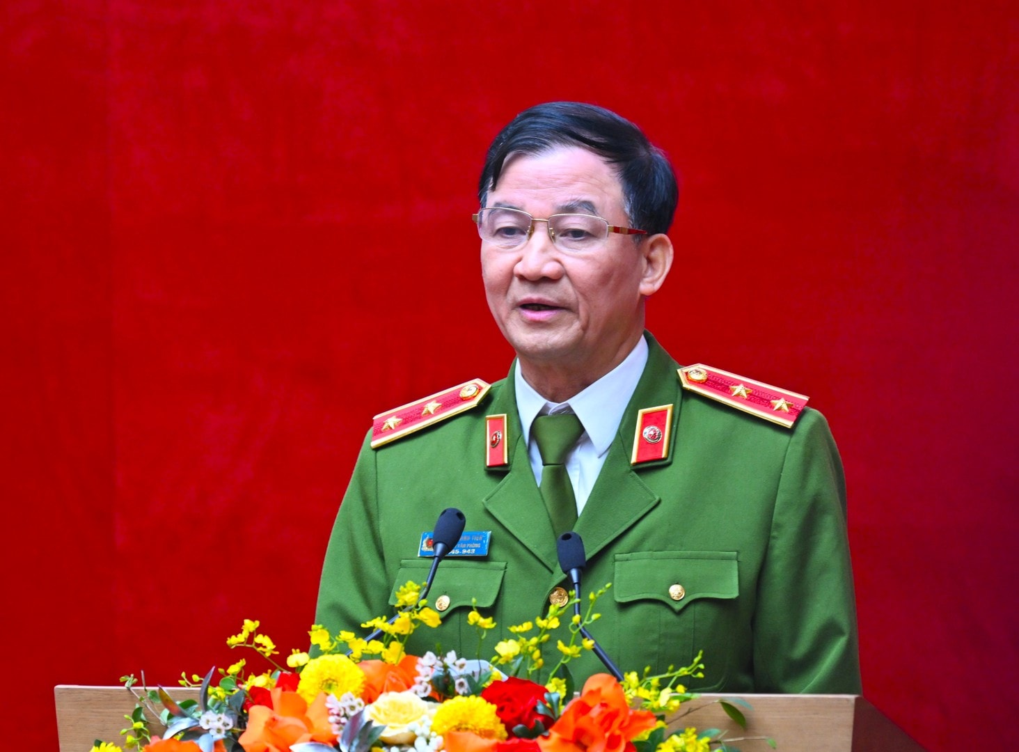 Trung tướng Trần Minh Tiến trình bày báo cáo tại Hội nghị