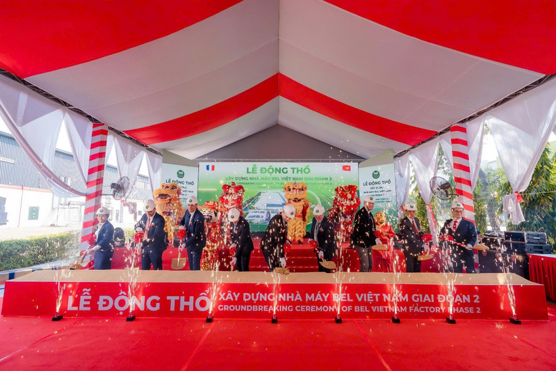 Lãnh đạo các cấp và Ban lãnh đạo Tập đoàn Bel thực hiện nghi thức động thổ Nhà máy Bel Việt Nam - Giai đoạn 2.