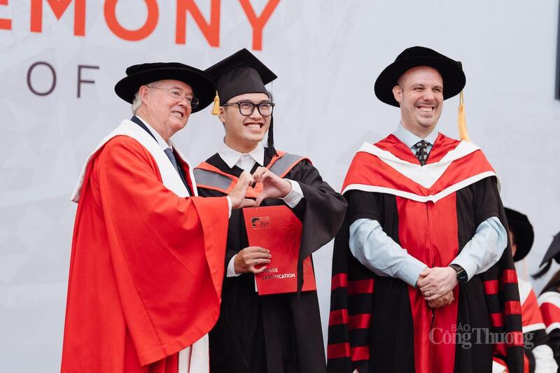 Học tập tại BUV mang đến cơ hội sở hữu tấm bằng chuẩn Anh Quốc, được Chính phủ Việt Nam công nhận.