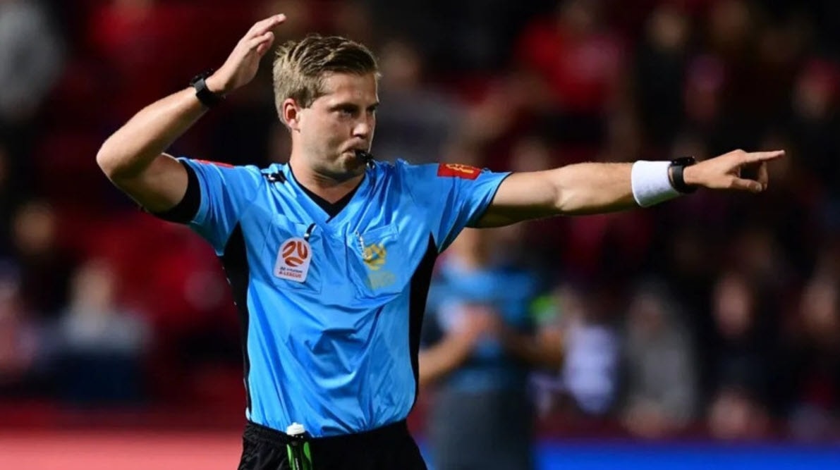 Ông Alexander King nổi tiếng nghiêm khắc và sẵn sàng rút thẻ để làm nguội những cái đầu nóng