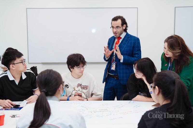 Với 100% đội ngũ giảng viên đạt chuẩn quốc tế, BUV mang đến môi trường học tập quốc tế ngay tại Việt Nam.