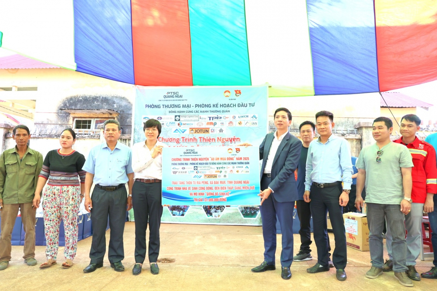 “Áo ấm mùa đông” - 10 năm bền bỉ trên hành trình thiện nguyện của PTSC Quảng Ngãi