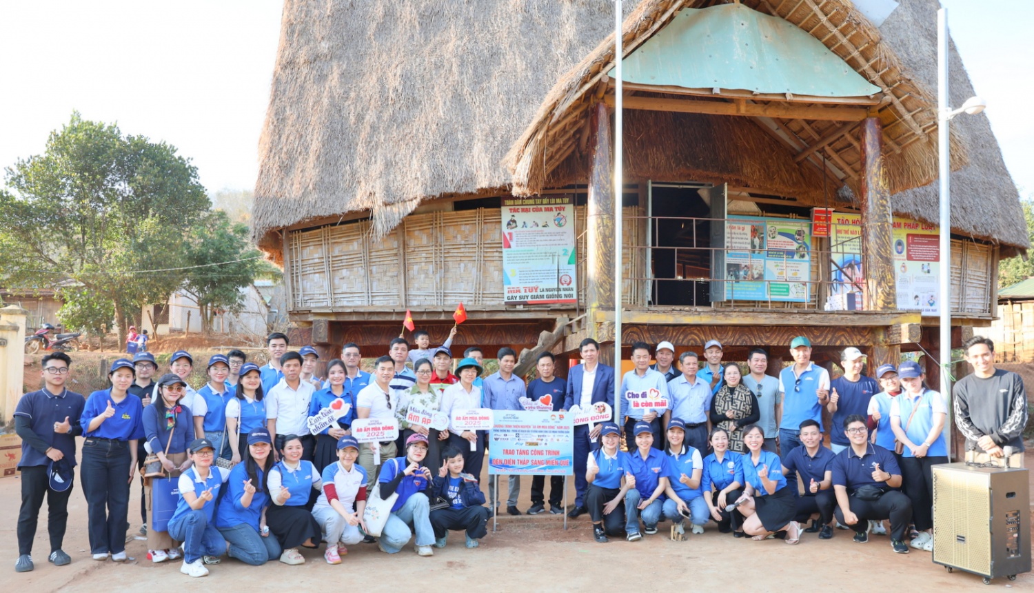 “Áo ấm mùa đông” - 10 năm bền bỉ trên hành trình thiện nguyện của PTSC Quảng Ngãi