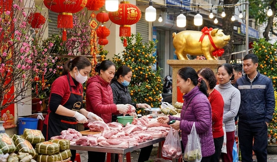 Giá heo hơi duy trì ở mức cao khi thị trường bước vào giai đoạn cao điểm tiêu thụ thực phẩm phục vụ Tết Nguyên đán - Ảnh minh họa