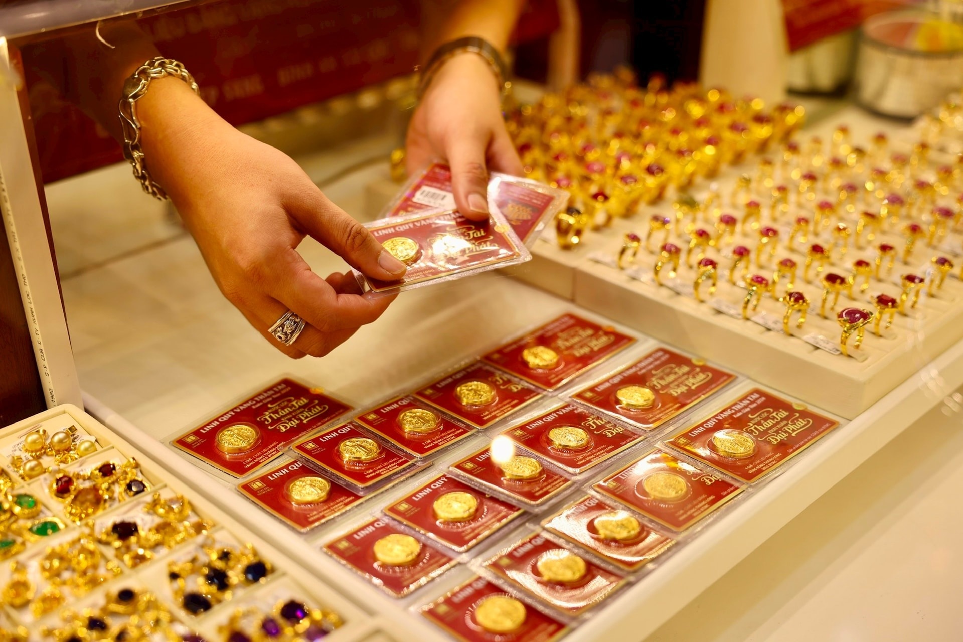 Giá vàng hôm nay 23 1 2026 Từ vàng miếng, vàng nhẫn trong nước và vàng thế giới